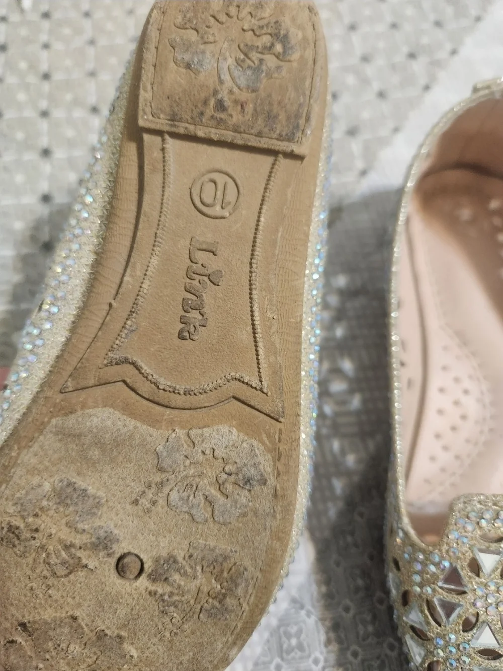 Girls Glitter Cutout Slip-On Flats in Champagne